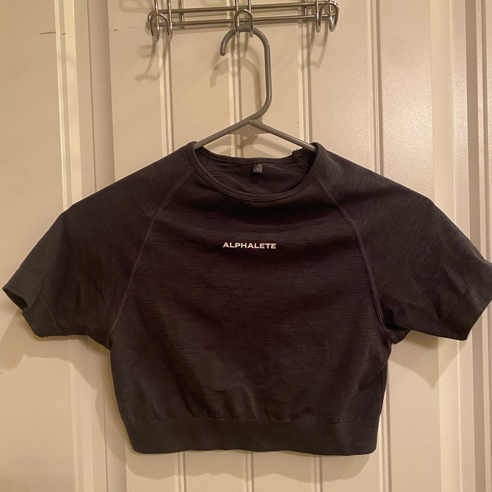 Alphalete  crop top. Black! Compression